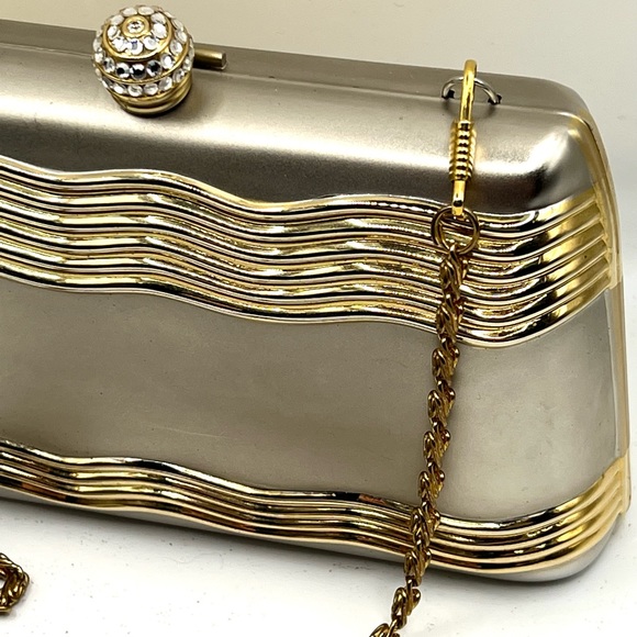 Vintage Sasha Hard Clutch Gold Tone with Chain Strap - Picture 3 of 13